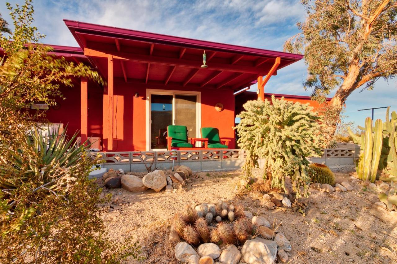 Chuck's In A Joshua Tree Community